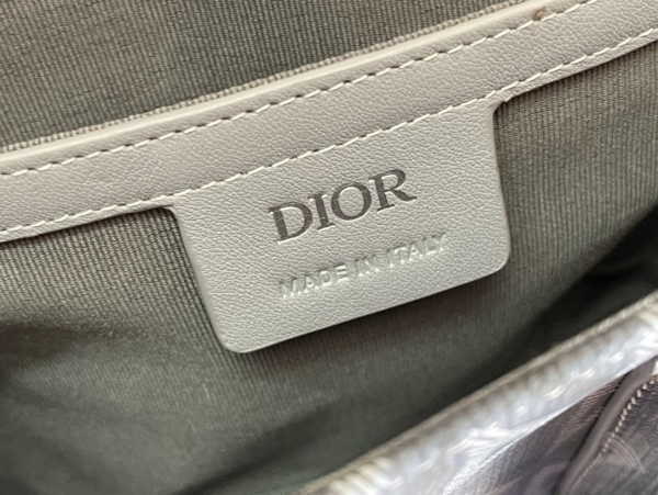 Handbag  Dior   93369  size  27 x 17 x 9  cm