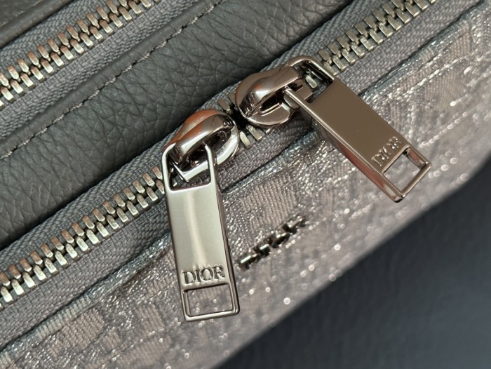 Handbag  Dior   93310  size  17 x 12.5 x 5   cm