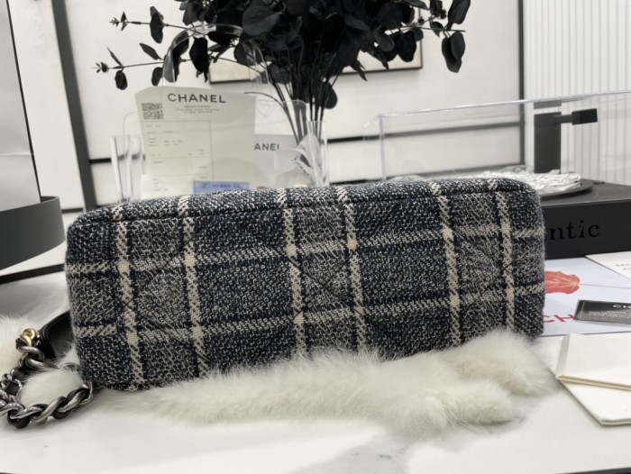  Handbag   Chanel   AS1161  size  30 cm