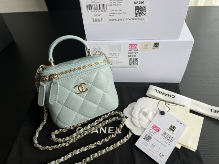  Handbag   Chanel  AP2198  size  11cmx8.5cmx7 cm
