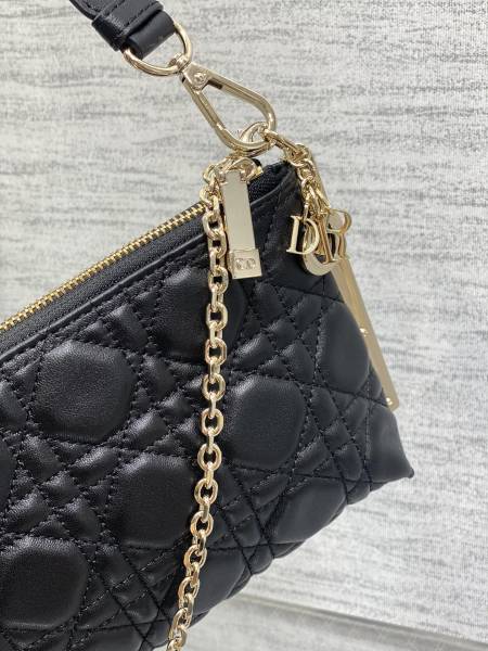 Handbag   Dior  size  27×12×5 cm