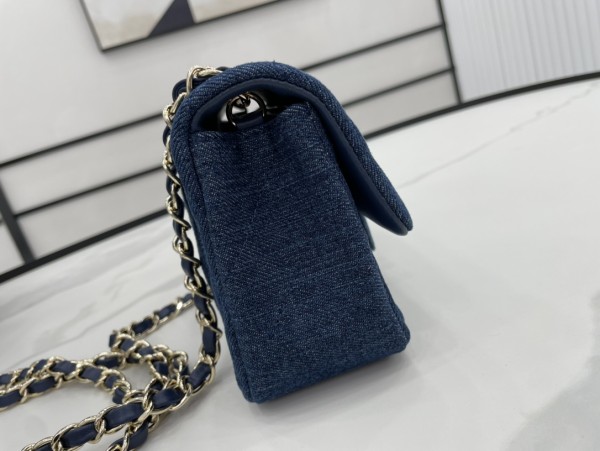 Handbag   Chanel  size  20 cm