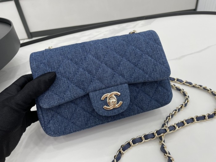 Handbag   Chanel  size  20 cm