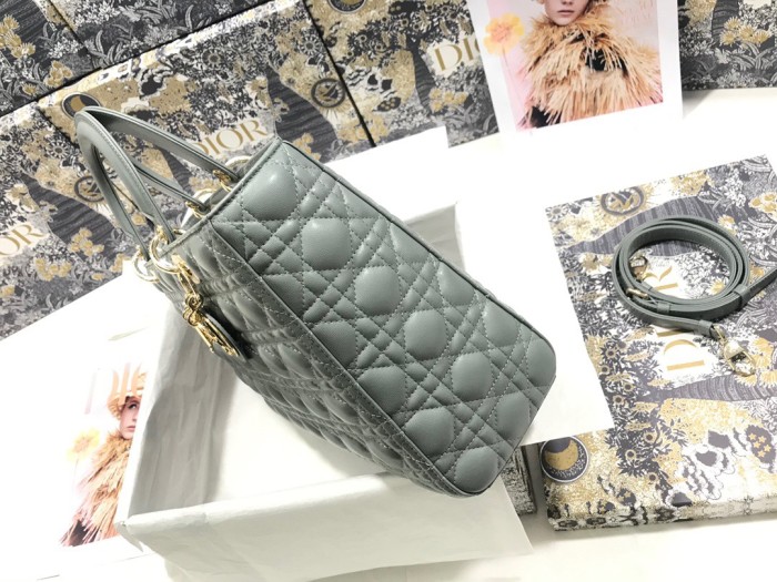 Handbag   Dior  M0566  size  32*25*11  cm