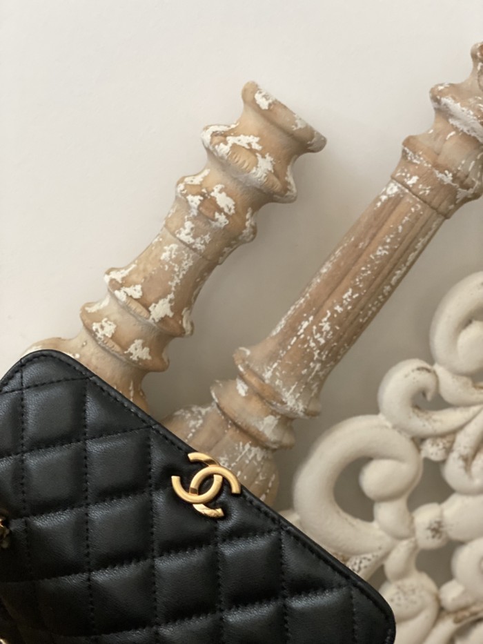 Handbag   Chanel  AP81214  size  10*18*4.5 cm