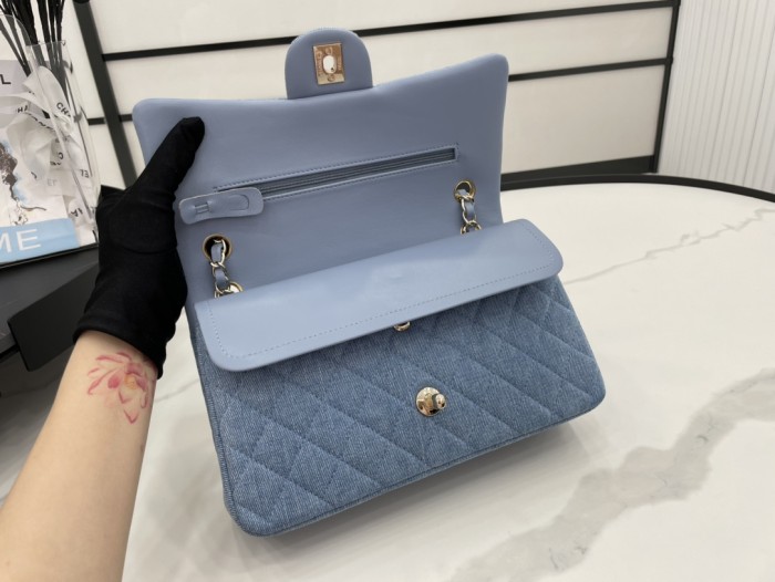 Handbag   Chanel  size  20 cm