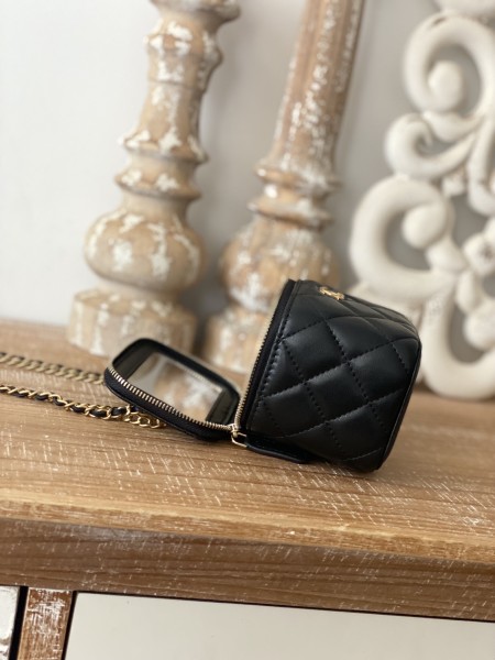 Handbag   Chanel   81218  size  11 8.5 7 cm