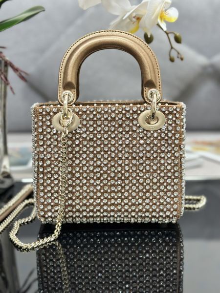 Handbag   Dior M0505  size  17 x 15 x 7  cm