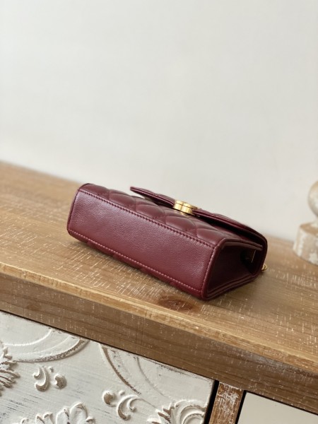 Handbag   Chanel  AP81213  size  11.5*14.5*5.5 cm