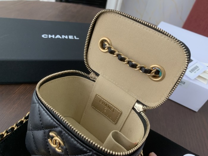 Handbag   Chanel  size  8.5cmx11cmx7 cm