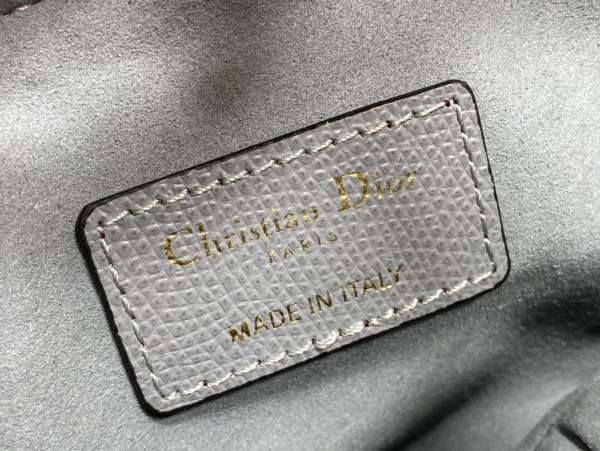 Handbag   Dior  size  19.5 cm