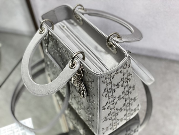  Handbag   Dior  size  24 cm