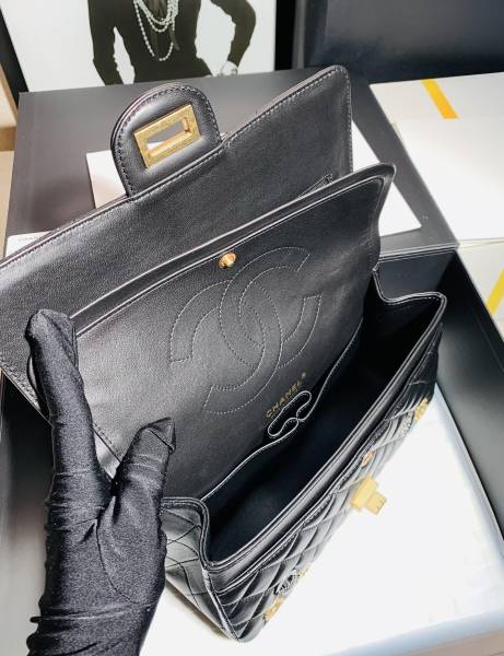 Handbag   Chanel  size  25  cm