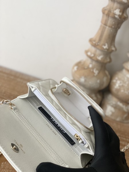 Handbag   Chanel  81215  size  15 Cm