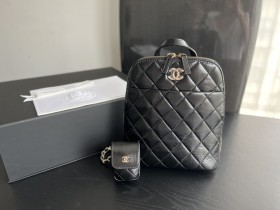  Handbag   Chanel  3332  size 22cmx23 cm