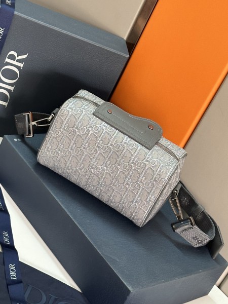 Handbag  Dior  93335  size  22 x 10.5 x 12.5  cm