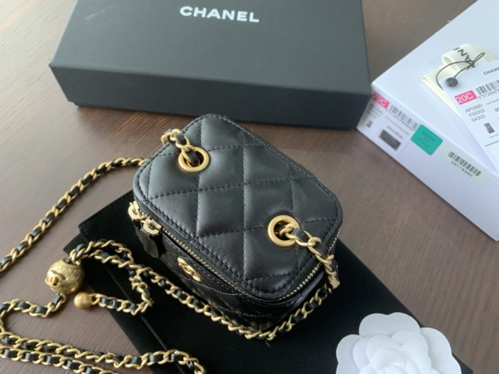 Handbag   Chanel  size  8.5cmx11cmx7 cm