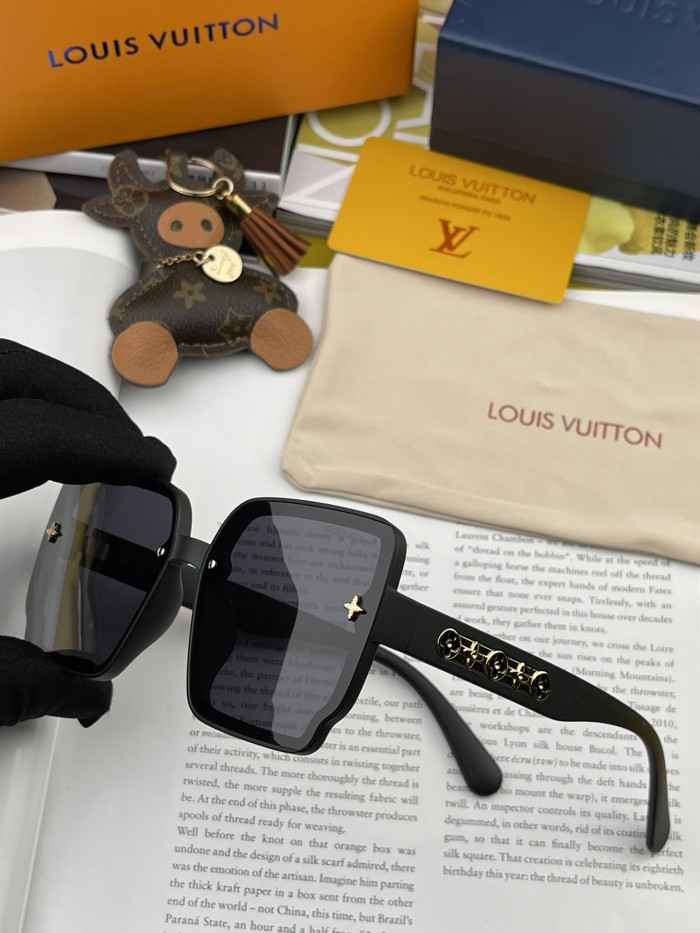 Sunglasses Louis Vuitton L1007