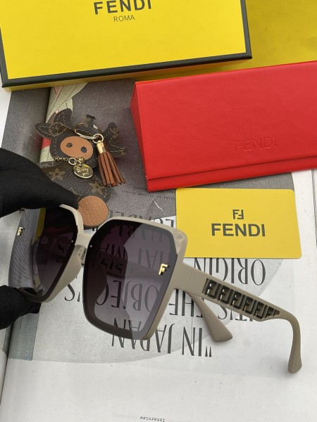 Sunglasses Fendi FD8291