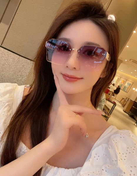 Sunglasses Chanel CH8851