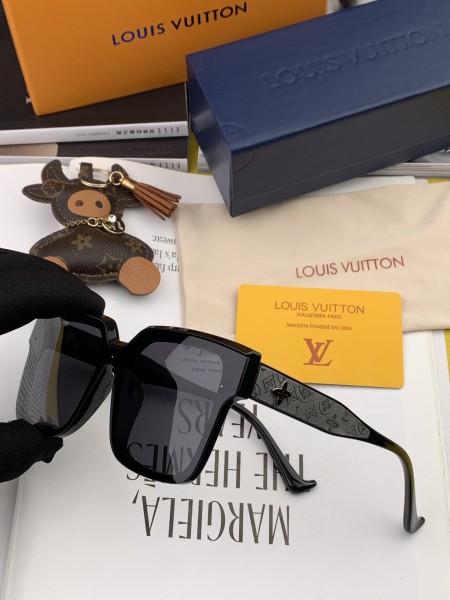 Sunglasses Louis Vuitton L0781