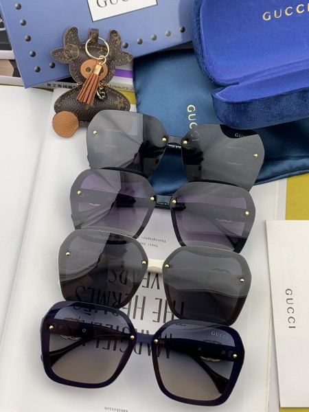 Sunglasses Gucci G7207