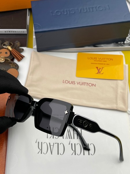 Sunglasses Louis Vuitton L6771