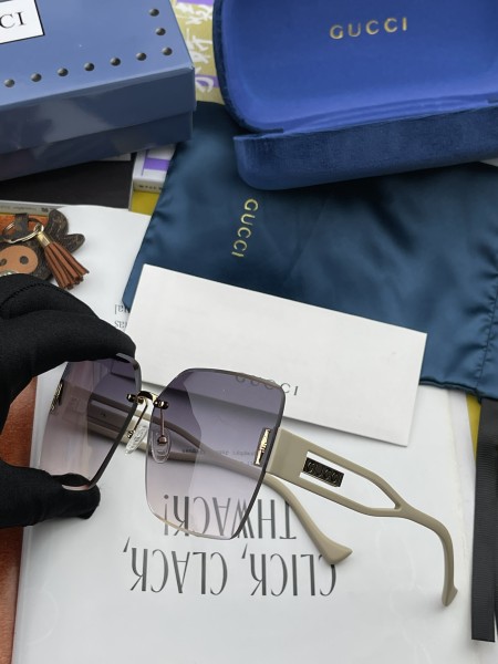 Sunglasses Gucci G1322