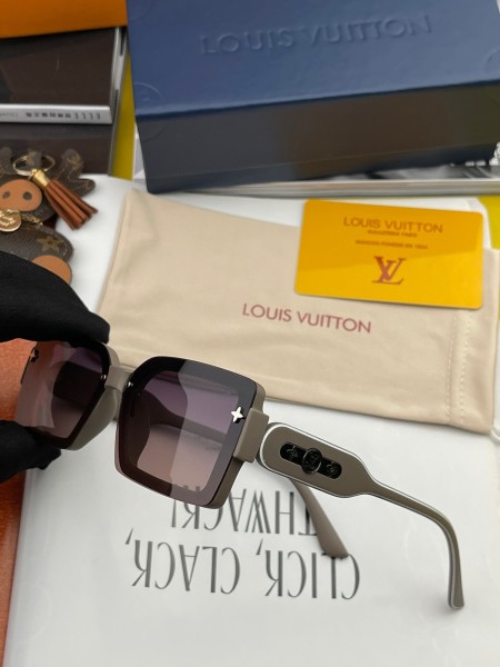 Sunglasses Louis Vuitton L6771