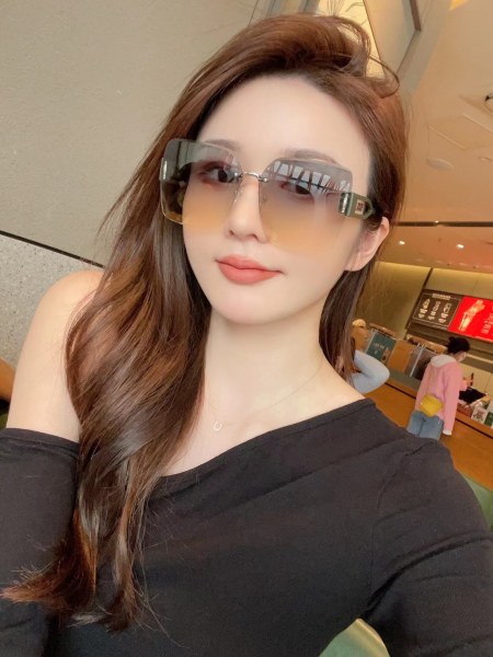 Sunglasses Gucci G1322