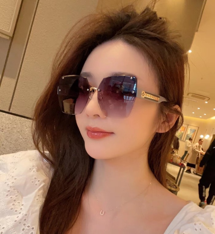 Sunglasses Louis Vuitton L9615