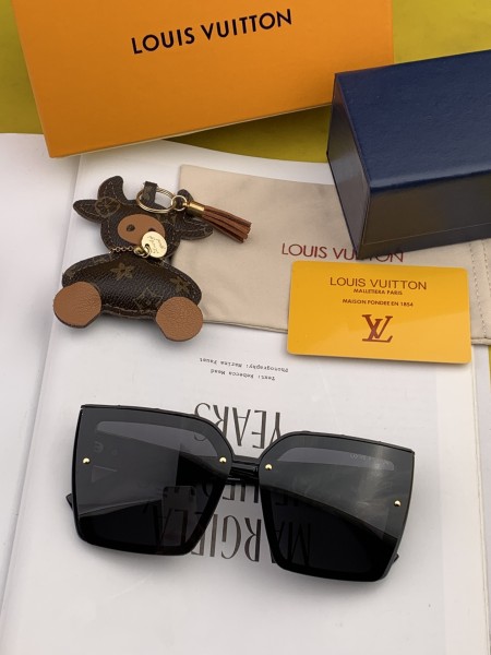Sunglasses Louis Vuitton L822