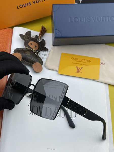 Sunglasses Louis Vuitton L8279