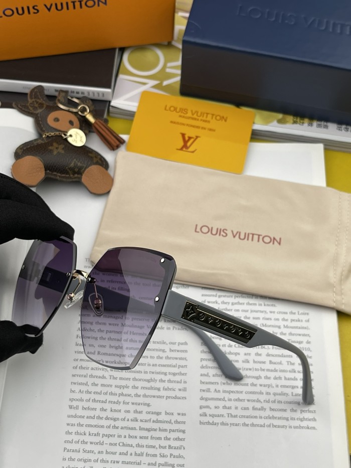 Sunglasses Louis Vuitton L9615