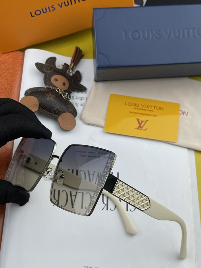 Sunglasses Louis Vuitton L8279