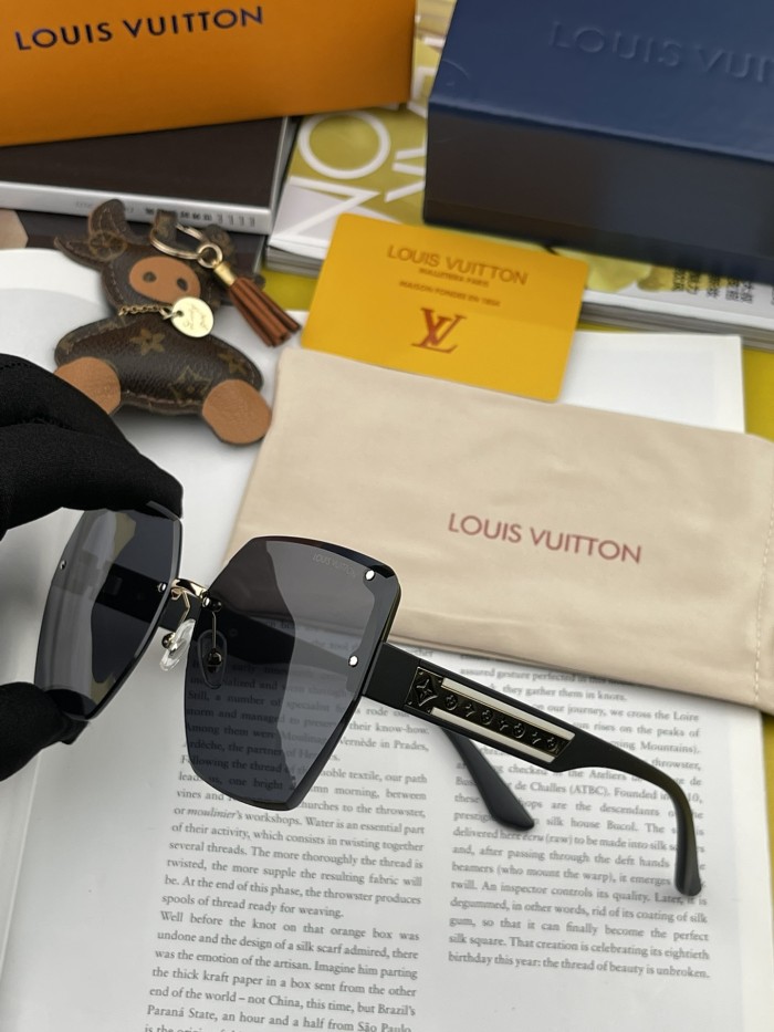Sunglasses Louis Vuitton L9615