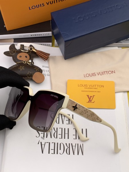 Sunglasses Louis Vuitton L0781