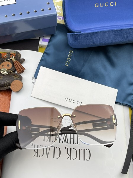 Sunglasses Gucci G1322