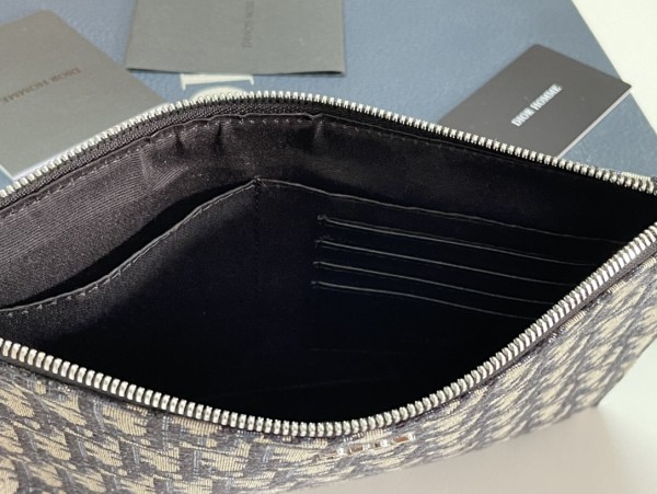  Handbag   Dior  2OBCA2250  size  27*19  cm