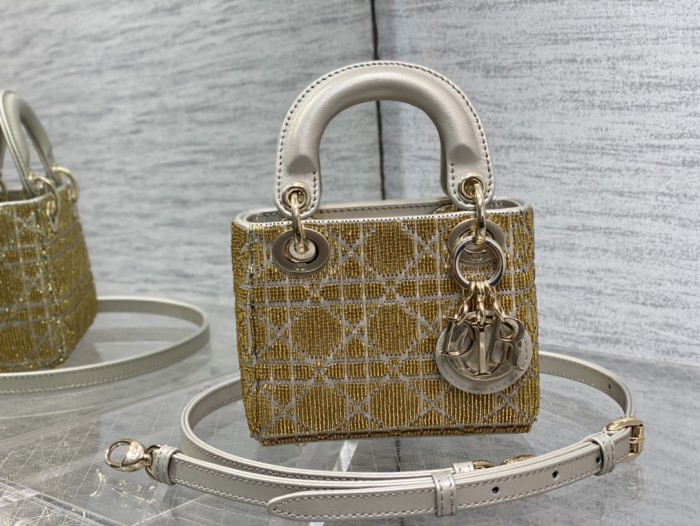 Handbag  Dior  size  12*10*5 cm