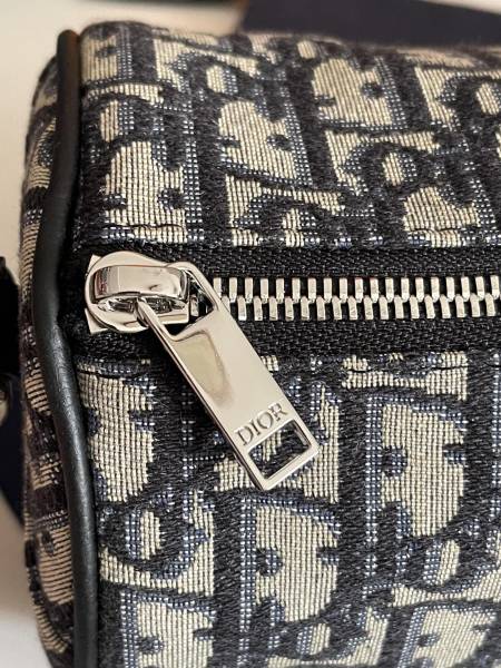  Handbag   Dior  93304  size  21.3x12.5x12.5 cm