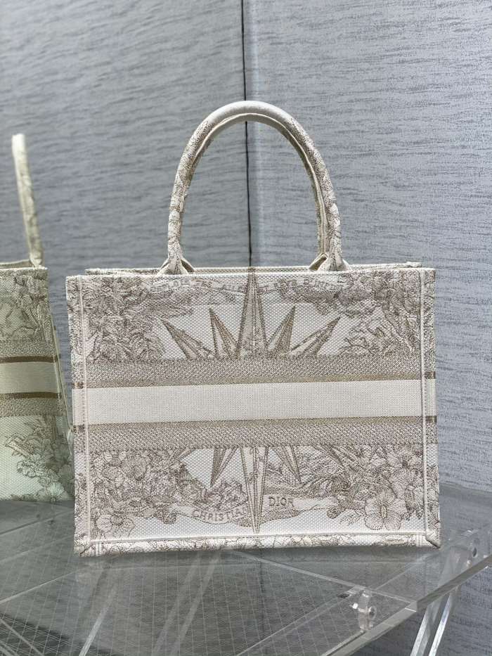  Handbag   Dior  size  36*18*28 cm