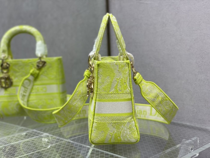 Handbag   Dior  size  24 cm