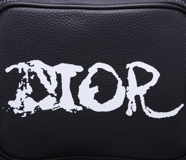  Handbag   Dior  size  21 x 32 x 10  cm