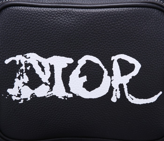  Handbag   Dior  size  21 x 32 x 10  cm