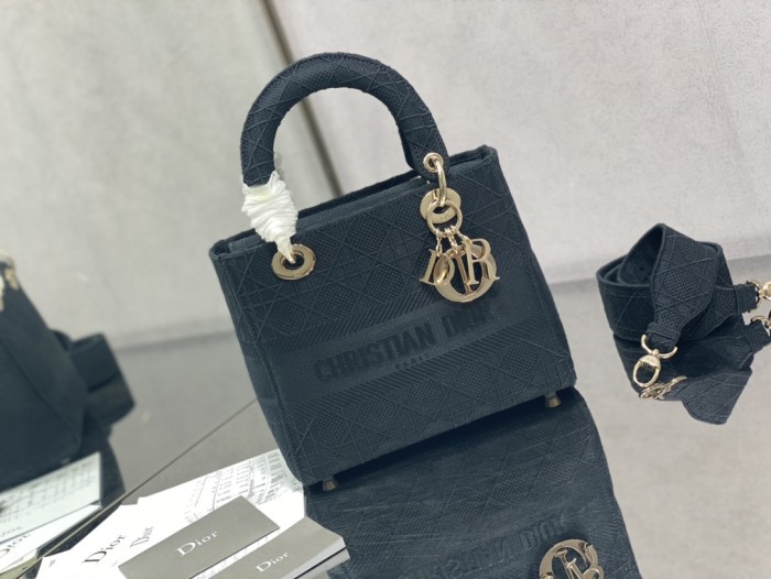 Handbag   Dior  size  24 cm