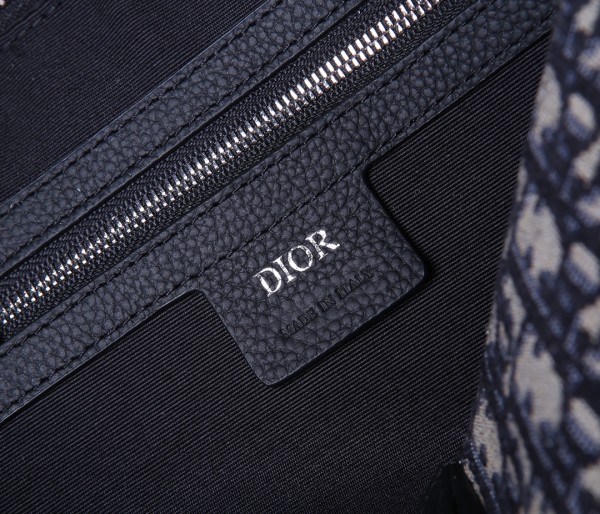  Handbag   Dior  93323  size  34 x 25.5 x 5  cm