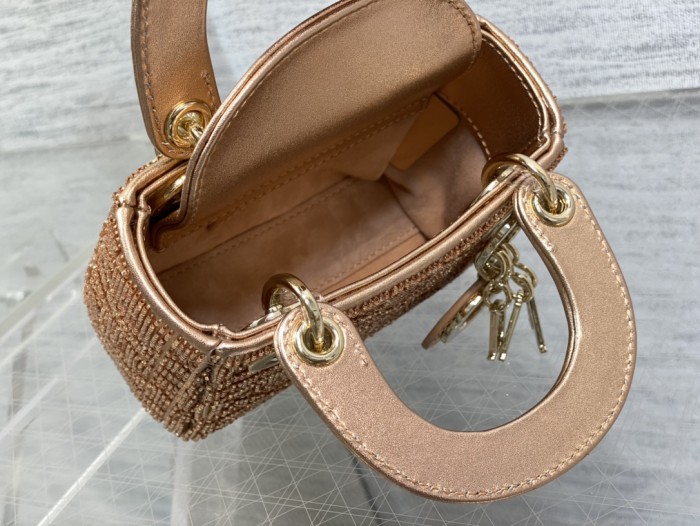   Handbag  Dior size  12*10*5 cm