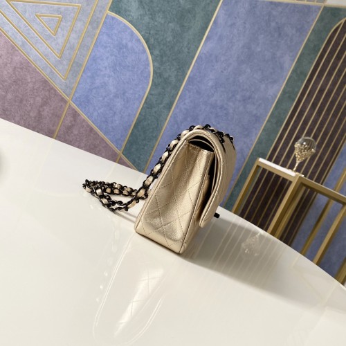 Handbag   Chanel 112  size  25 cm