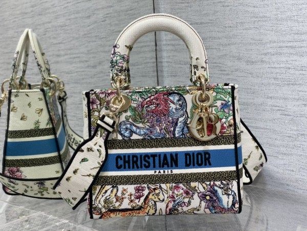  Handbag   Dior  size  24 cm